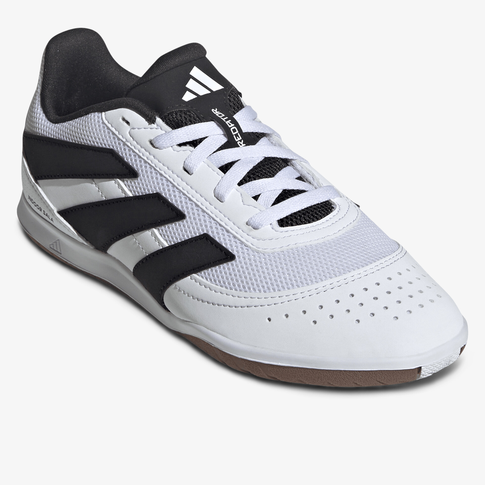 JR7026_5_FOOTWEAR_Photography_FrontLateralTopView_white