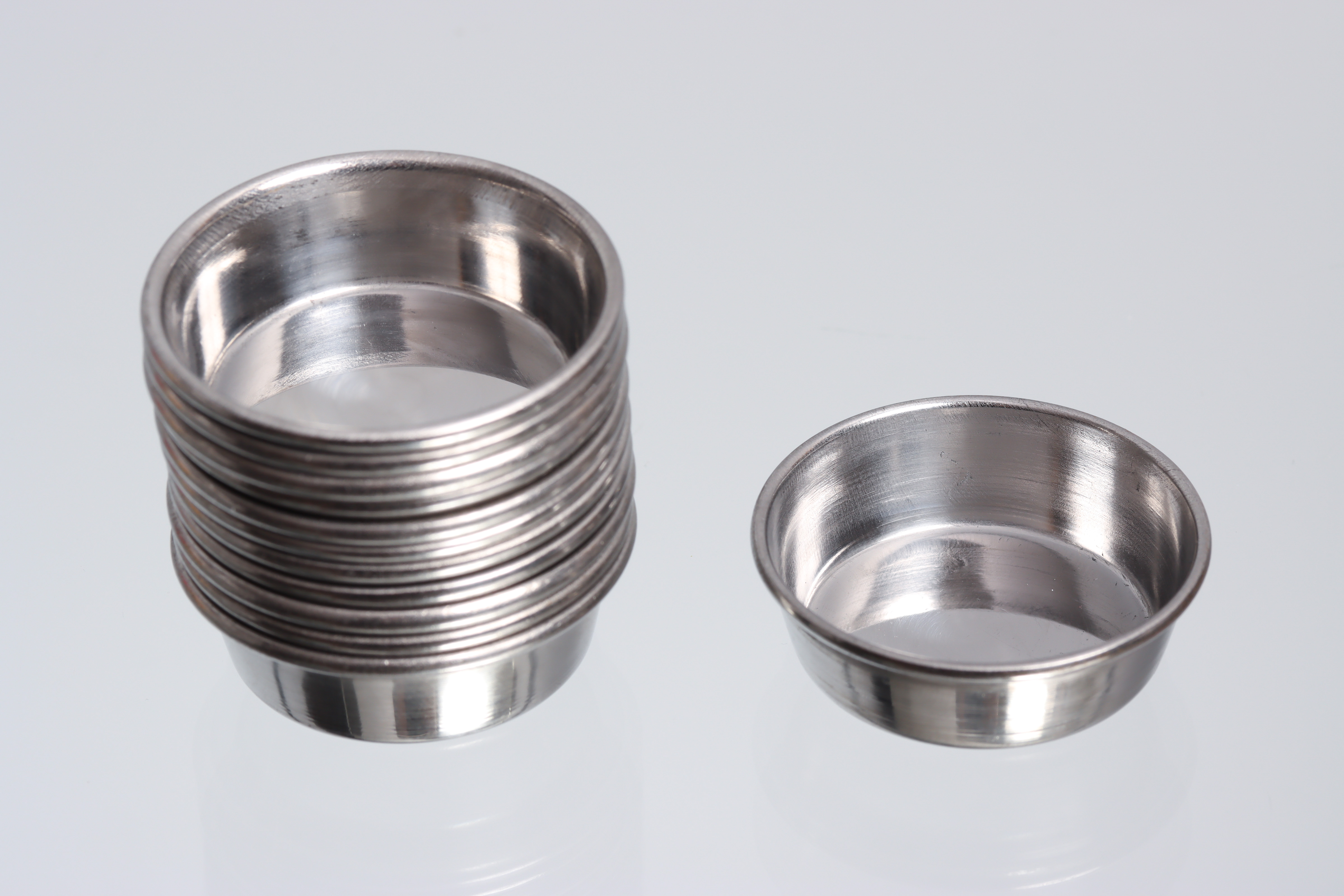 Wasser- und Futterschale aus Metall (12 Stück)