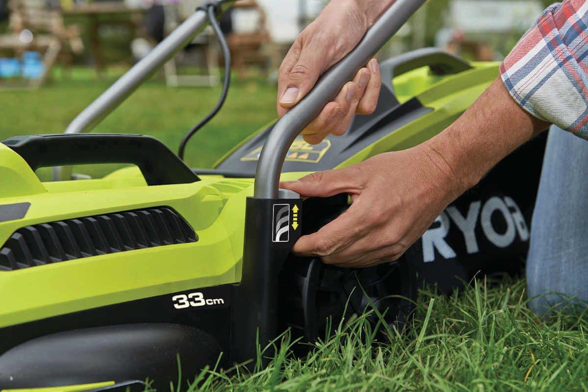 RYOBI RLM15E36H Elektro-Rasenmäher 1500 W | 36 cm Schnittbreite + Mulchkeil Produktabbildung 5