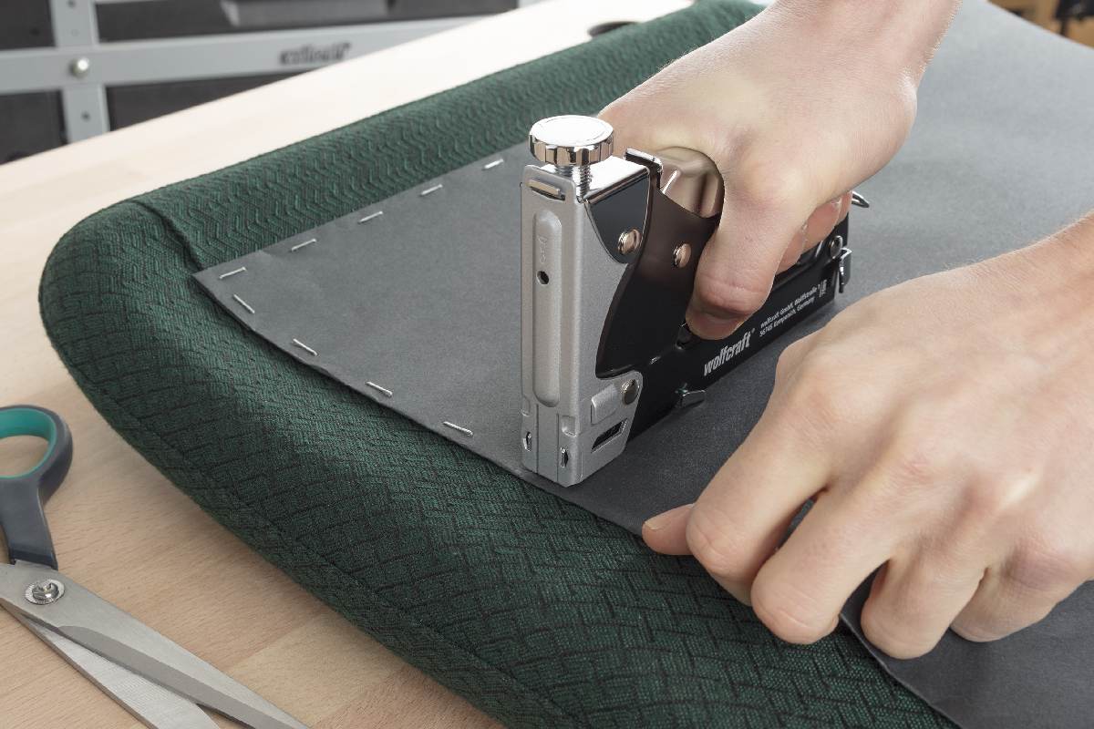 wolfcraft Handtacker Set tacocraft 7, mit 1000 Breitrückenklammern für Arbeiten im Haushalt Produktabbildung 3