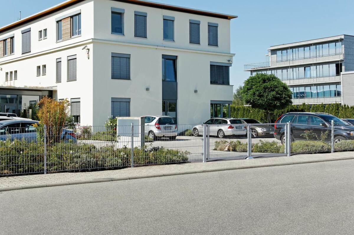 Alberts Komplettset Doppelstabmattenzaun Überstand, 2,5 m Matten, Feuerverzinkt, 6|5|6, Flacheisen Produktabbildung 3
