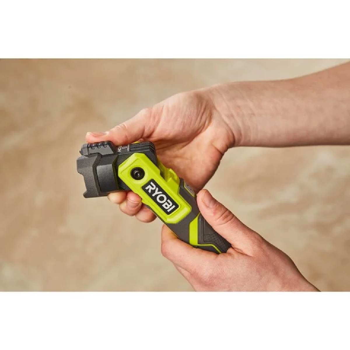 Ryobi Akku-Taschenlampe 4 V, LED Taschenlampe Inkl 2,0 Ah Akku und USB-C Ladekabel, RLP4-120G Produktabbildung 3