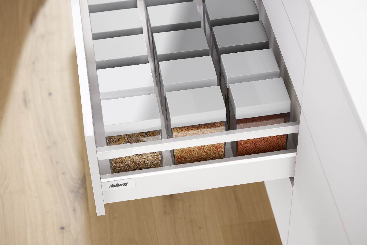Blum TANDEMBOX antaro Frontauszug Reling C mit Vollauszug TIP-ON BLUMOTION, INSERTA, Seidenweiß Produktabbildung 4