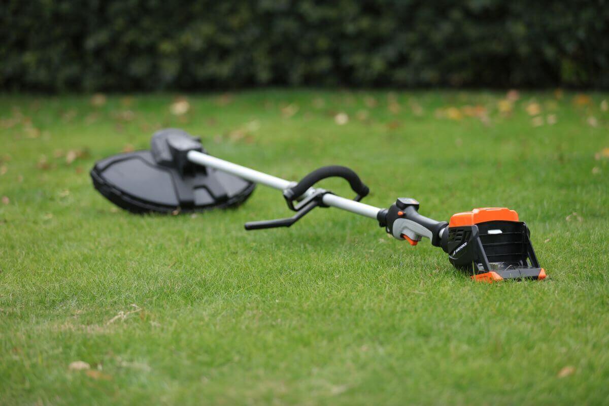 Yard Force Akku-Rasentrimmer LT G33 | 40 V | 30 cm Schnittbreite | mit Akku und Ladegerät Produktabbildung 3
