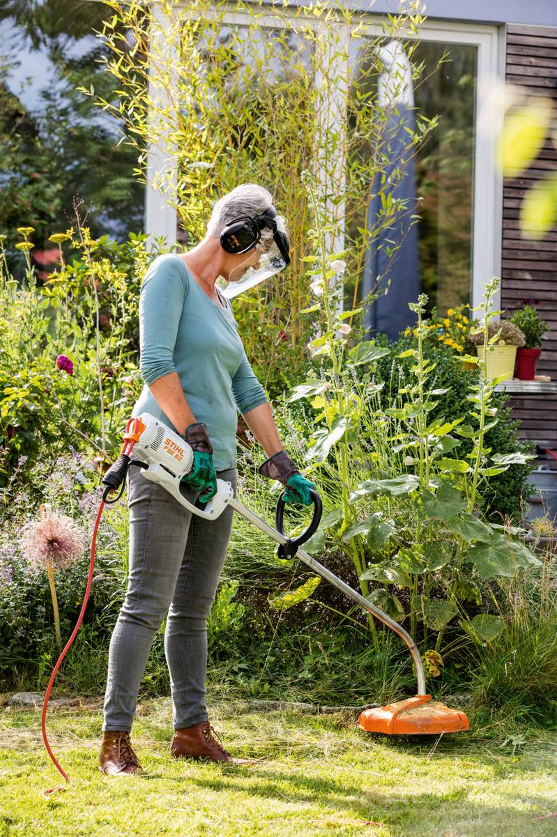 STIHL Elektro-Trimmer FSE 60, 540 W, 230 V, mit AutoCut, verstellbarer Bügelgriff, geräuscharm Produktabbildung 2