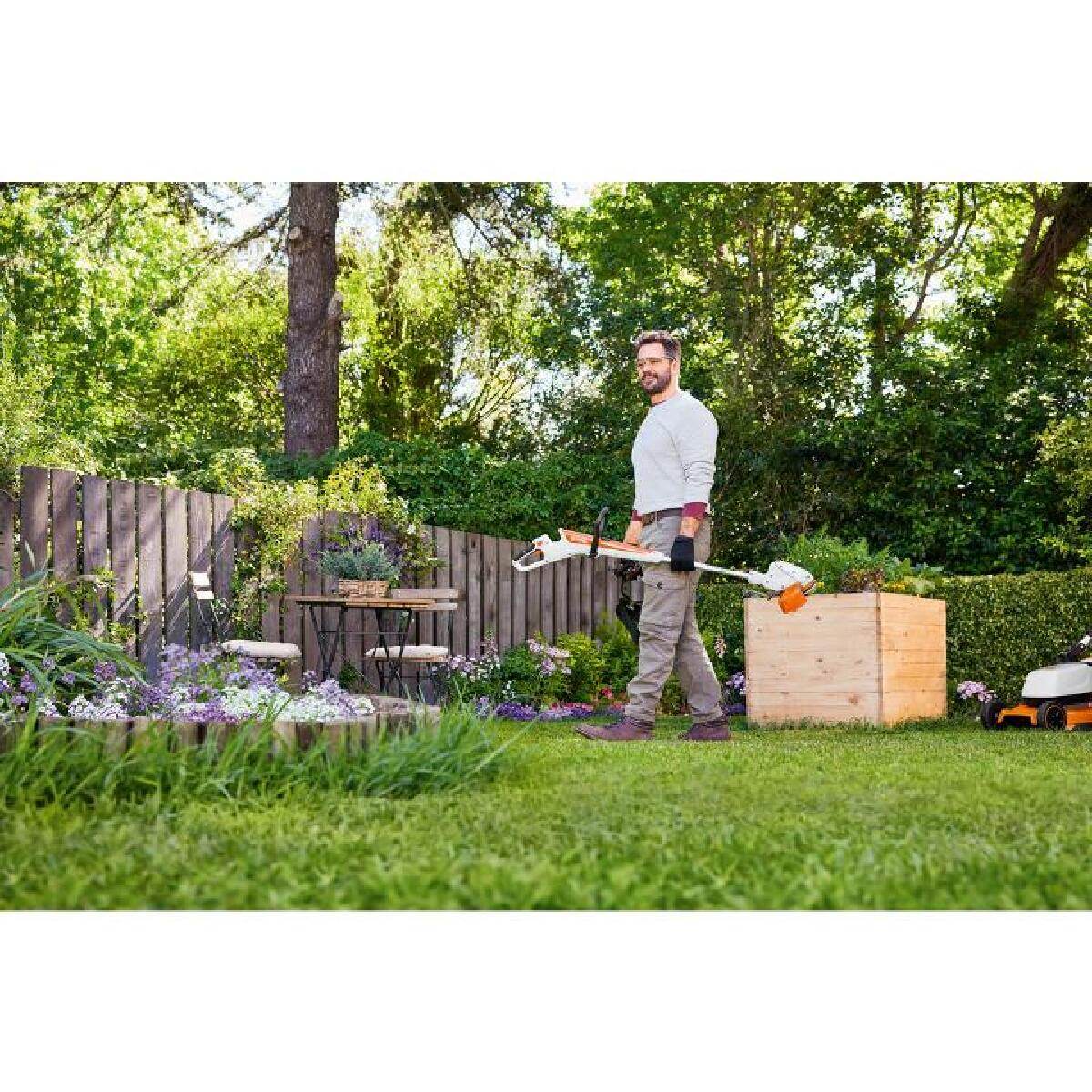 STIHL Akku-Motorsense FSA 30 Set, Freischneider für Trimm- & Ausputzarbeiten, Akku & Ladegerät Produktabbildung 7