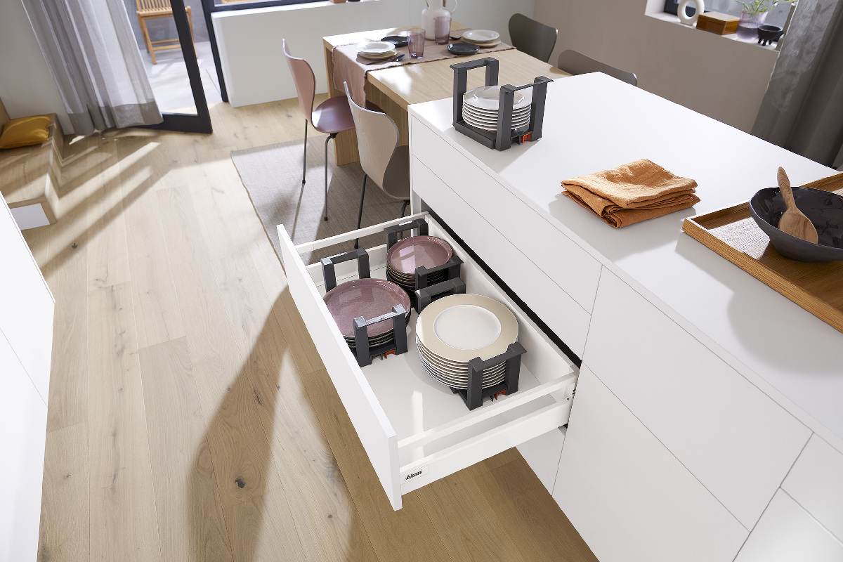 Blum TANDEMBOX antaro Frontauszug Reling C mit Vollauszug TIP-ON BLUMOTION, INSERTA, Seidenweiß Produktabbildung 6