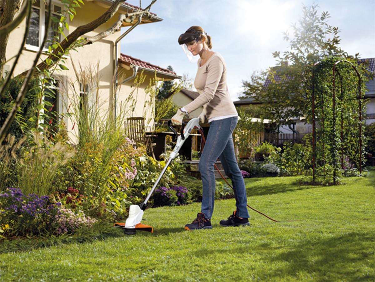STIHL Elektro-Motorsense FSE 52, 500 W, mit Abstandshalter, schwenkbarer AutoCut 2-2 Mähkopf Produktabbildung 3