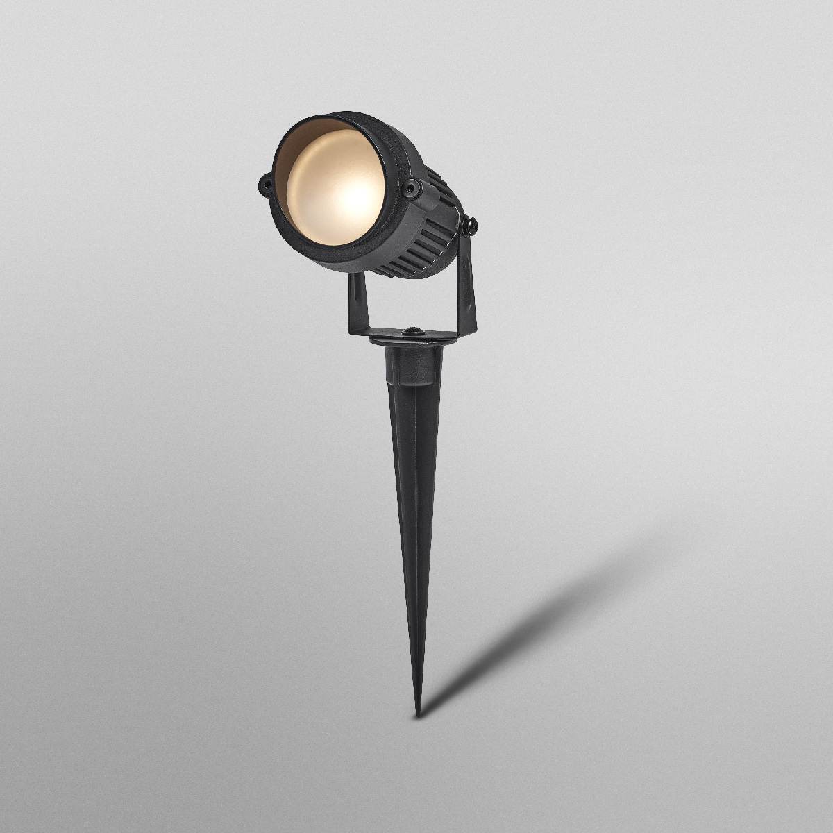 LEDVANCE LED-Erdspießleuchte Endura Hybrid Spot Spike 1W, wetterfester 12 V Erdstrahler aus Stahl Produktabbildung 2