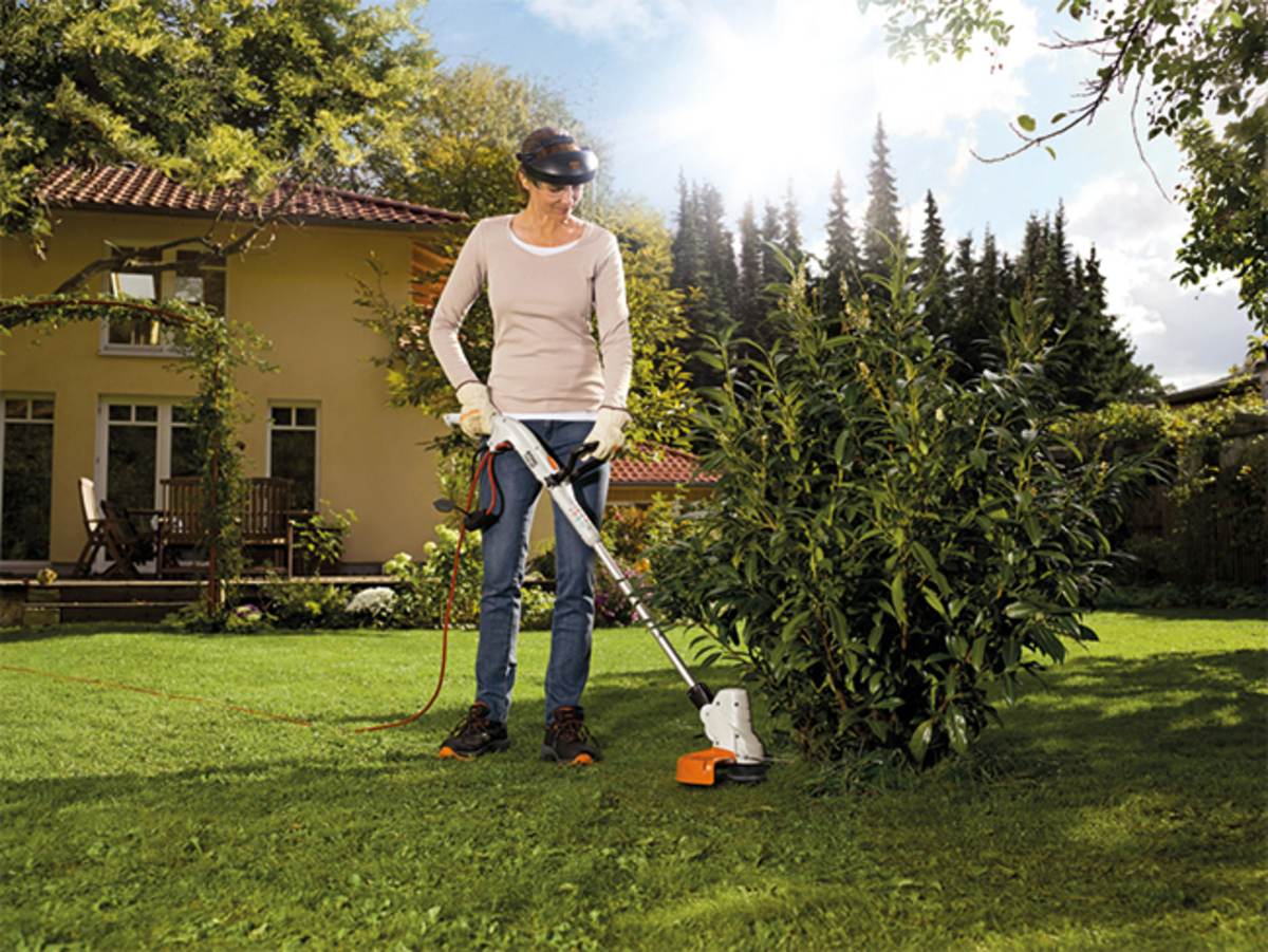 STIHL Elektro-Motorsense FSE 52, 500 W, mit Abstandshalter, schwenkbarer AutoCut 2-2 Mähkopf Produktabbildung 2
