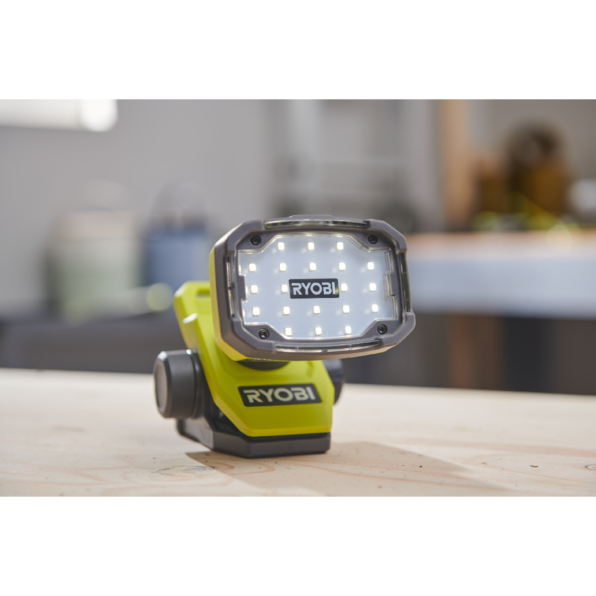 RYOBI 4 V USB Akku-Klemmleuchte, 1000 Lumen, magnetische Befestigung, ohne Akku und Ladegerät Produktabbildung 2