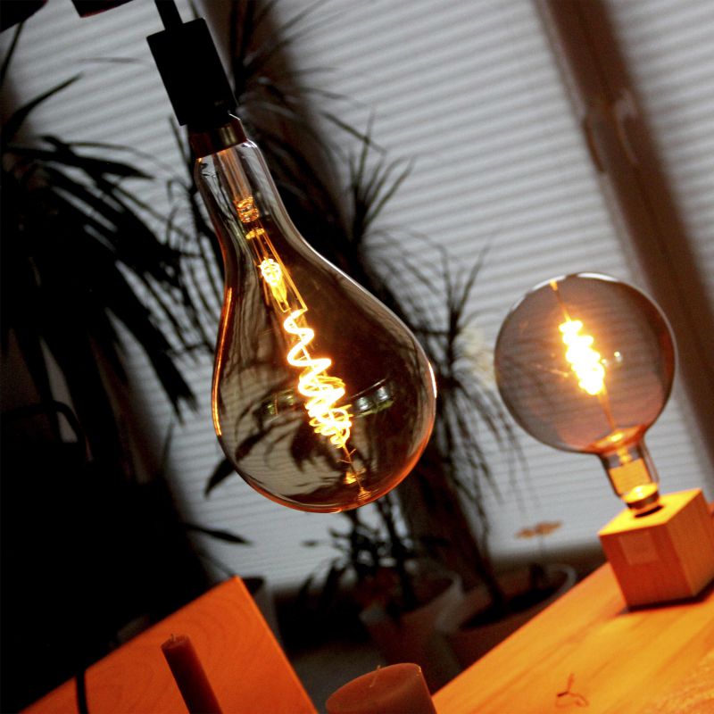 tint B-Ware smarte LED-Globe Retro Gold XXL, E27, 4,9 W, 350 lm, white+ambiance 1800-6500 K Produktabbildung 3